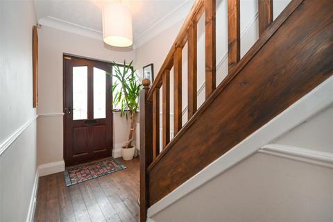 9 Carr Lane, Rawdon, Leeds, LS19 6PD