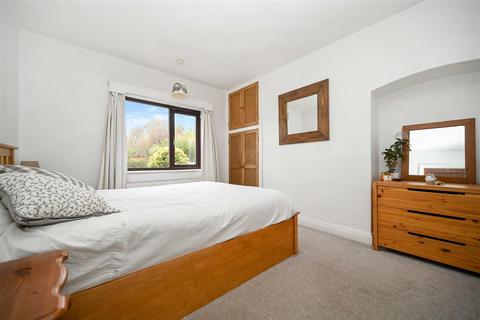 9 Carr Lane, Rawdon, Leeds, LS19 6PD
