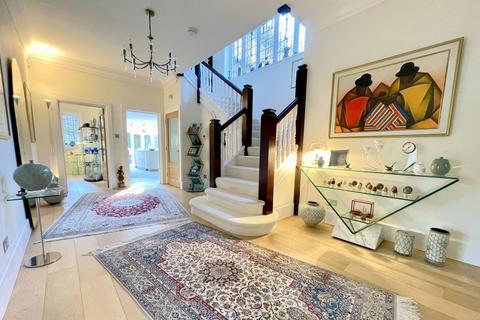 17 Little Forest Road, Bournemouth, BH4 9NN