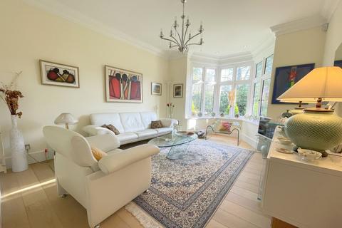 17 Little Forest Road, Bournemouth, BH4 9NN