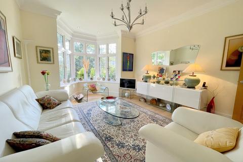 17 Little Forest Road, Bournemouth, BH4 9NN