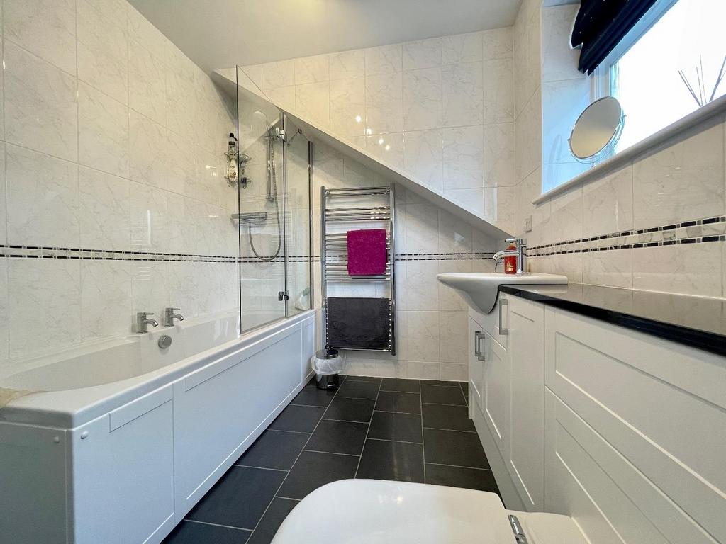 Family bathroom/w.c.