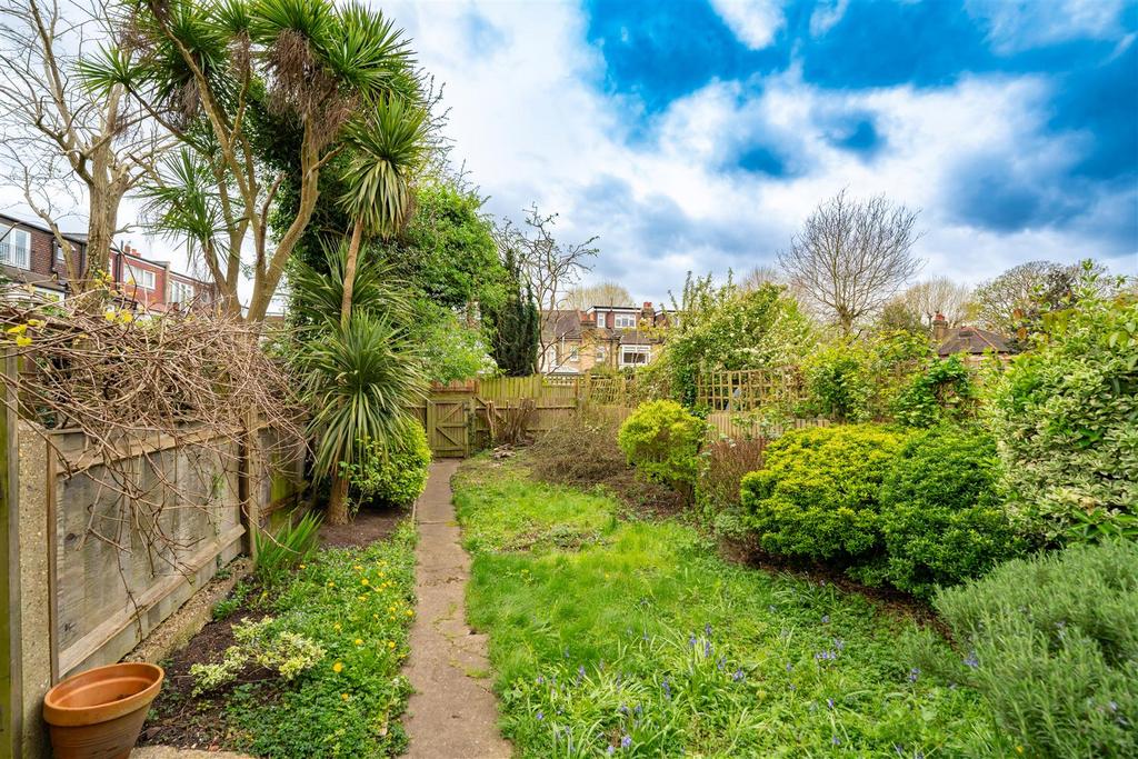 24 Beaconsfield Garden.jpg