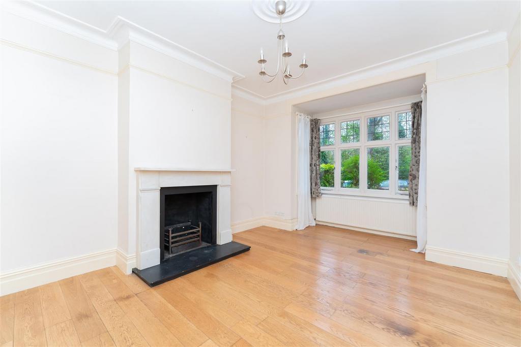24 Beaconsfield Recp 1.jpg