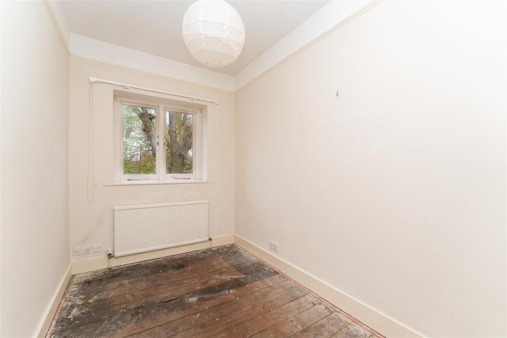 24 Beaconsfield Bed 3.jpg