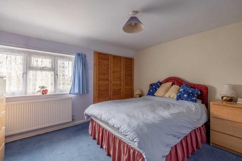 3 Barnfield, Iver, SL0 0AL