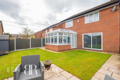 4 bedroom detached house for sale, Heather Close, Chorley