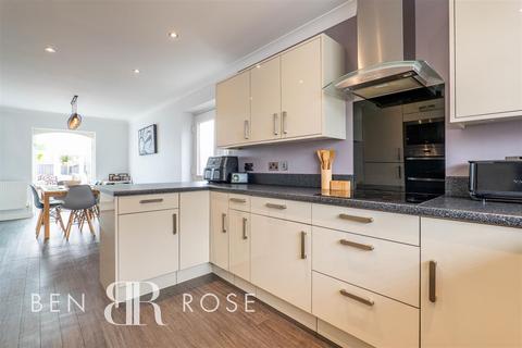 6 Heather Close, Chorley, PR6 0EL