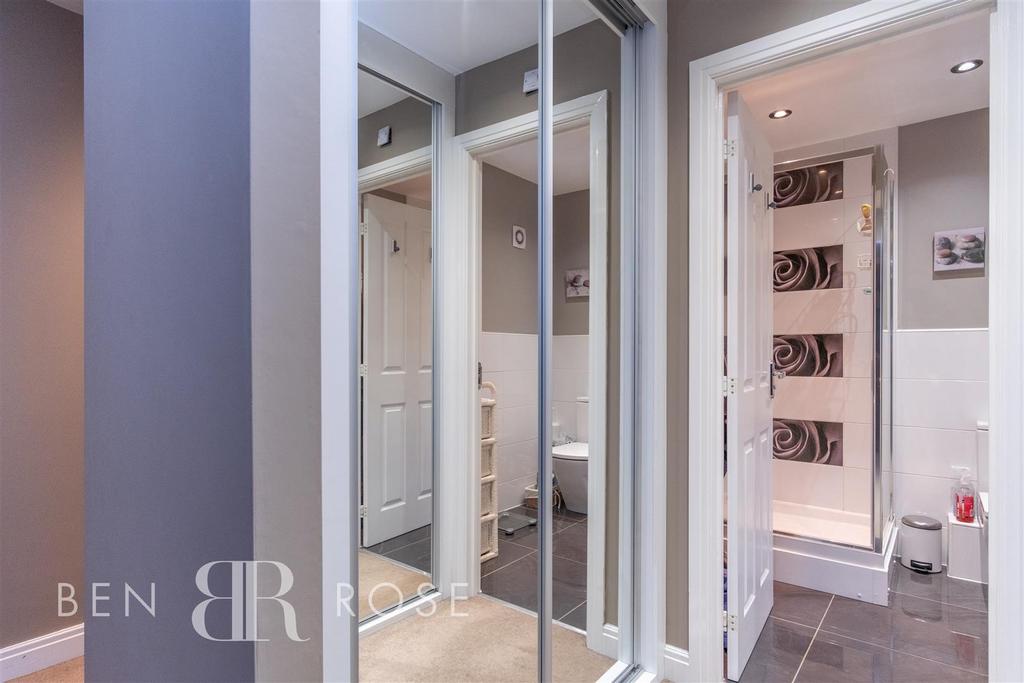 Walk In Wardrobe/Ensuite
