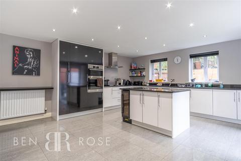 22 Fir Tree Grove, Clayton Le Woods, Chorley, PR6 7FJ
