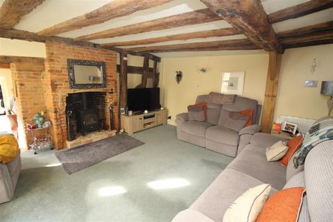 4 bedroom terraced house to rent, East Street, Coggeshall