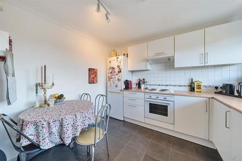 4 bedroom flat to rent, Penrhyn Road, Kingston Upon Thames KT1