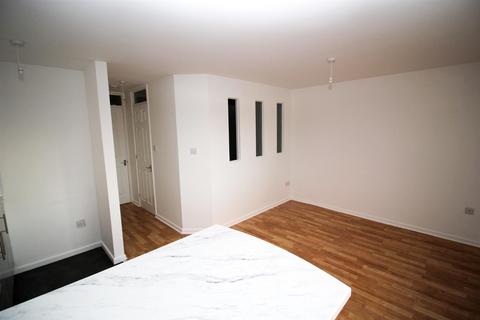 1 bedroom flat for sale, Selwyn Court, Aylesbury HP21