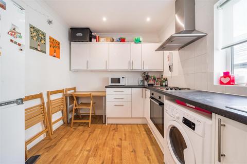 4 bedroom flat to rent, Beaufort Road, Kingston Upon Thames KT1