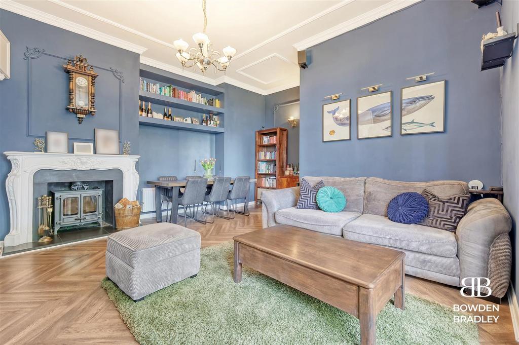Lounge/Dining Area