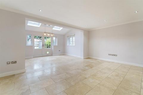 4 bedroom semi-detached house for sale, Dorking Road, Epsom