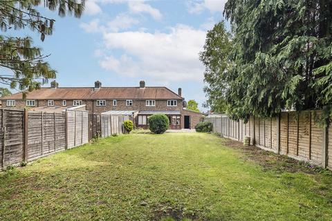 40 Brettgrave, Epsom, KT19 8QY