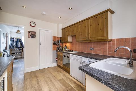 40 Brettgrave, Epsom, KT19 8QY