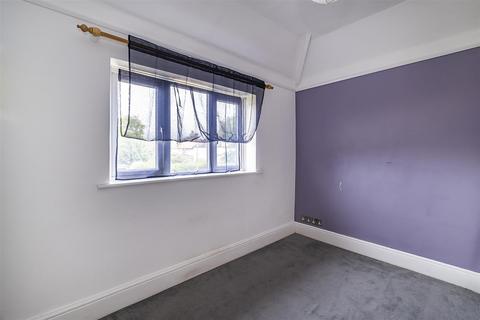 40 Brettgrave, Epsom, KT19 8QY