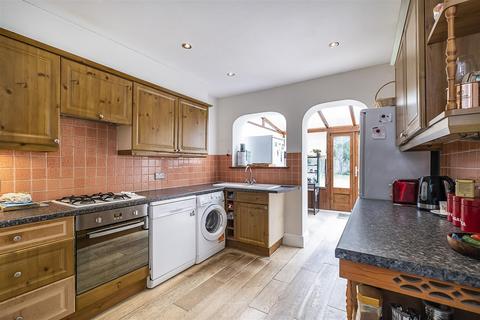 40 Brettgrave, Epsom, KT19 8QY