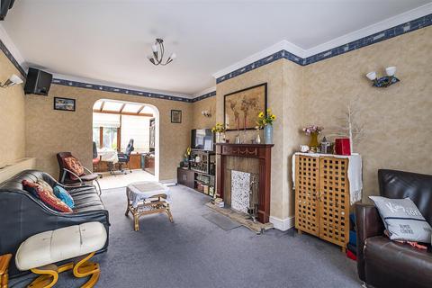 40 Brettgrave, Epsom, KT19 8QY