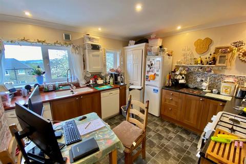 2 bedroom flat for sale, Crestfield Crescent, Elland