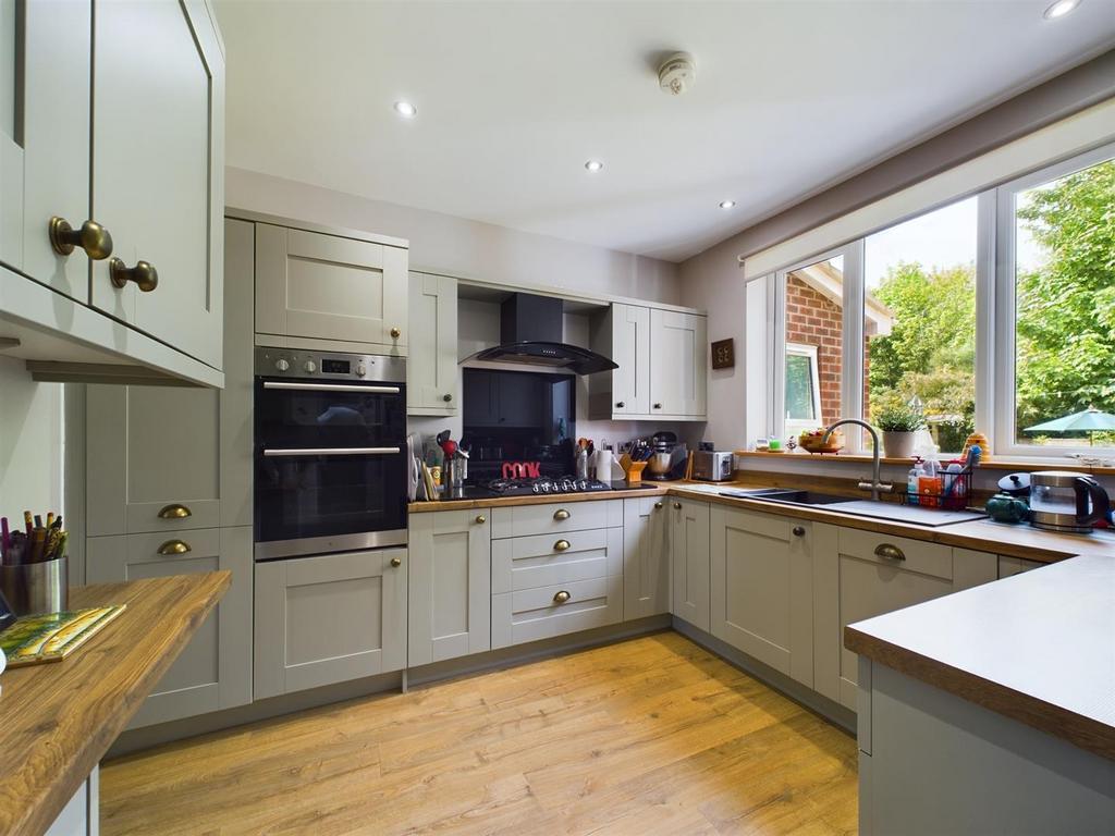 Kitchen: