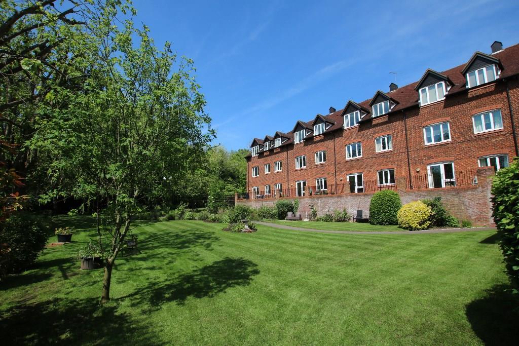 HOLLY COURT, LEATHERHEAD, KT22 1 bed retirement property for sale £