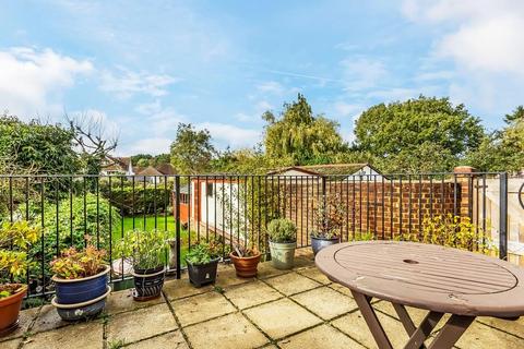 37 Lodge Close, Fetcham, Leatherhead, KT22 9QZ