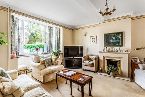 37 Lodge Close, Fetcham, Leatherhead, KT22 9QZ