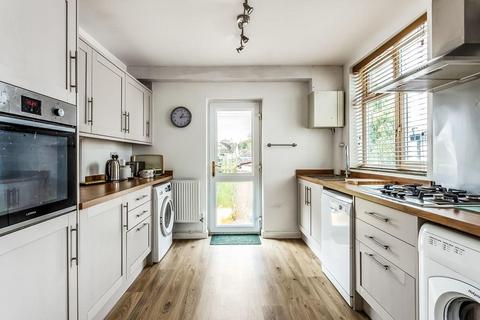 37 Lodge Close, Fetcham, Leatherhead, KT22 9QZ