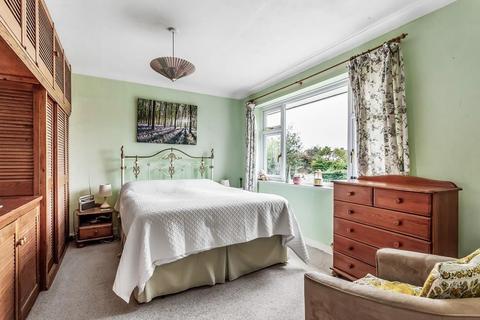 37 Lodge Close, Fetcham, Leatherhead, KT22 9QZ