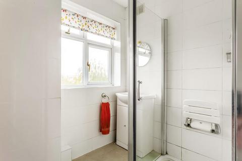 37 Lodge Close, Fetcham, Leatherhead, KT22 9QZ