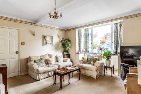 37 Lodge Close, Fetcham, Leatherhead, KT22 9QZ