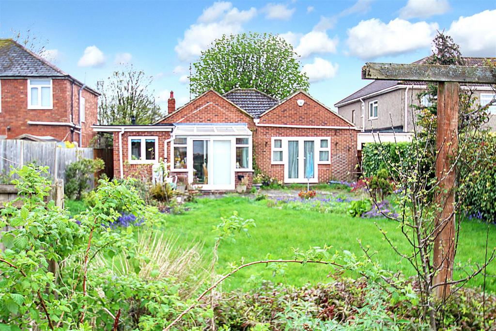 Whitworth Road, Swindon 3 bed detached bungalow for sale £300,000