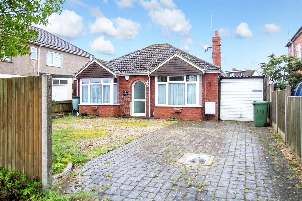 Whitworth Road, Swindon 3 bed detached bungalow for sale £300,000