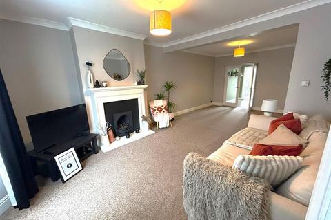 3 bedroom house to rent, Southfield Crescent, Stockton-On-Tees