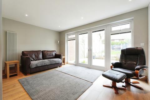 3 bedroom terraced house for sale, Field Park Grange, Leeds LS27
