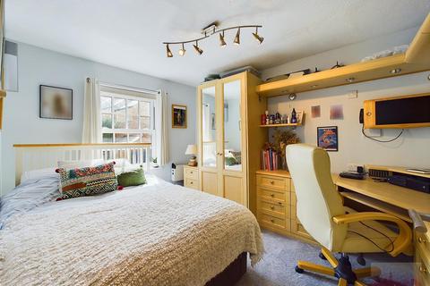 2 bedroom flat for sale, Crown Street, Harrow
