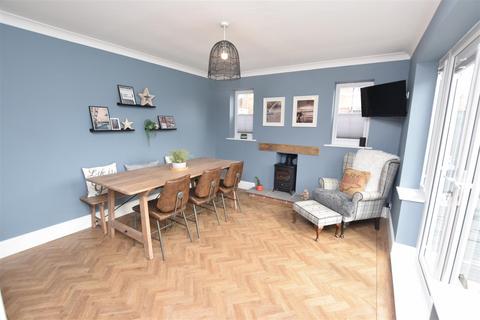 39 Clee Crescent, Grimsby, DN32 8LX