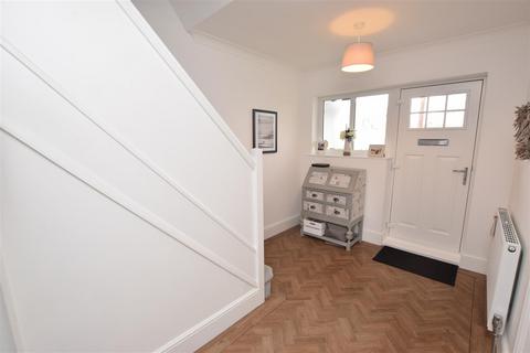 39 Clee Crescent, Grimsby, DN32 8LX