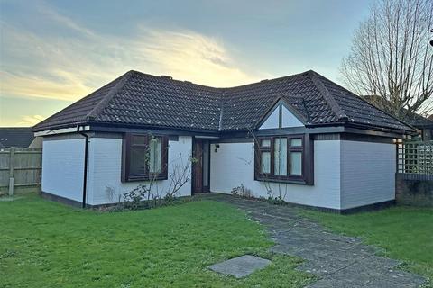 2 bedroom detached bungalow for sale, Haigh Crescent, Redhill