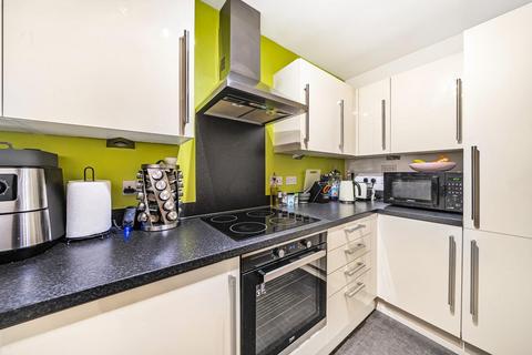 2 bedroom flat for sale, Hut Farm Place, Chandler's Ford