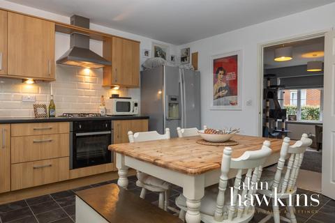 24 Crosstrees, Royal Wootton Bassett, Swindon, SN4 8FB