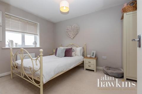 24 Crosstrees, Royal Wootton Bassett, Swindon, SN4 8FB