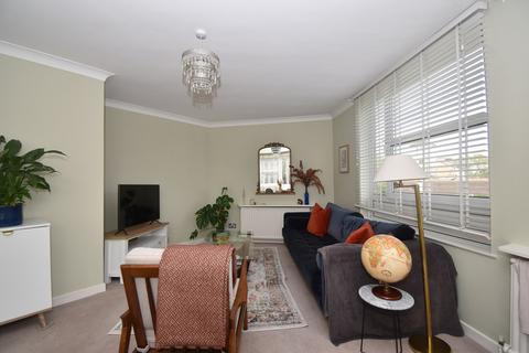 2 bedroom apartment for sale, Heathside, Weybridge, KT13