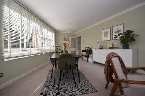 2 bedroom apartment for sale, Heathside, Weybridge, KT13