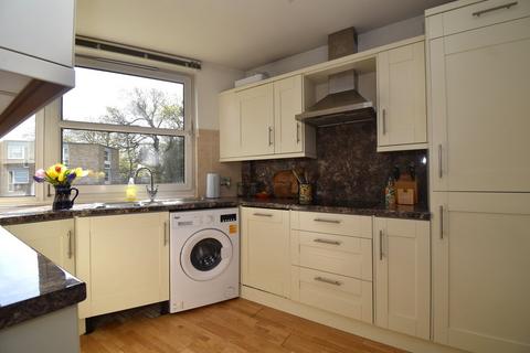 2 bedroom apartment for sale, Heathside, Weybridge, KT13