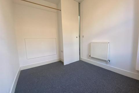 2 bedroom terraced house to rent, Ash Street, Salford