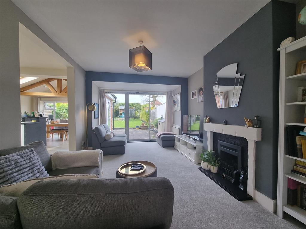 Extended lounge
